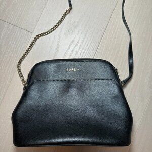 Classic Black Leather Purse Old Money Quiet Luxury Furla Librarian Dark Academia